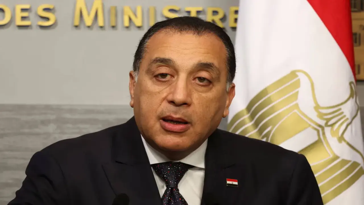 مصر تقرر زيادة الحد الأدنى لأجور موظفي القطاع العام إلى 8 آلاف جنيه